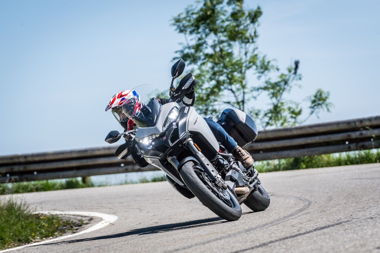Ducati Multistrada 950 S - Kawasaki Versys SE Gran Tourer: fun touring